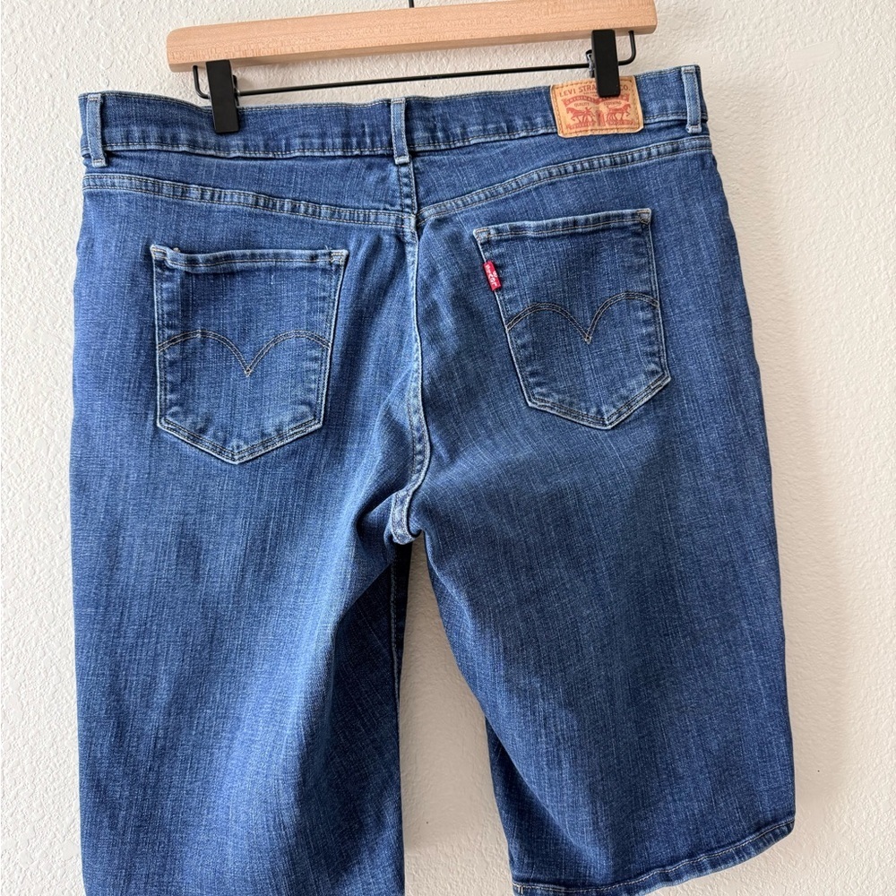 Levi’s Classic Bermuda Shorts W32 Dark Wash Mid Rise 12” Inseam - Picture 2 of 6